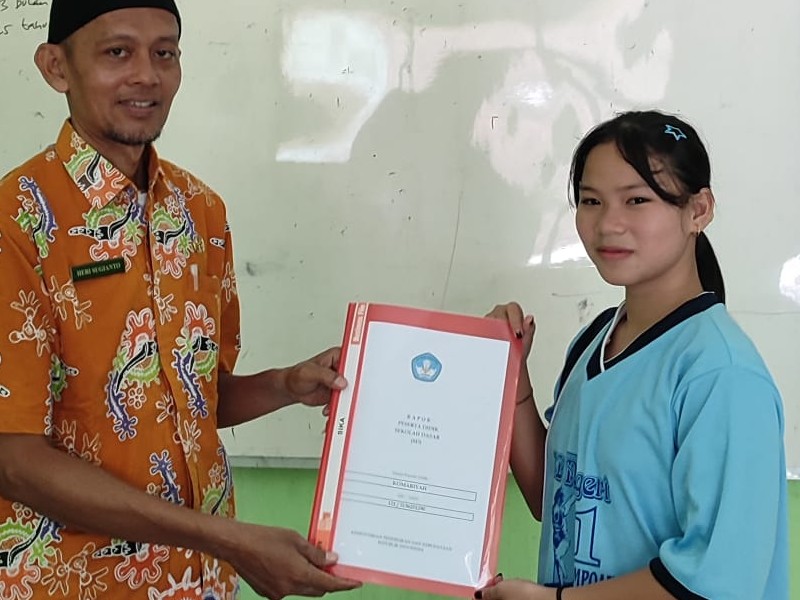 Pembagian Raport Semester Ganjil